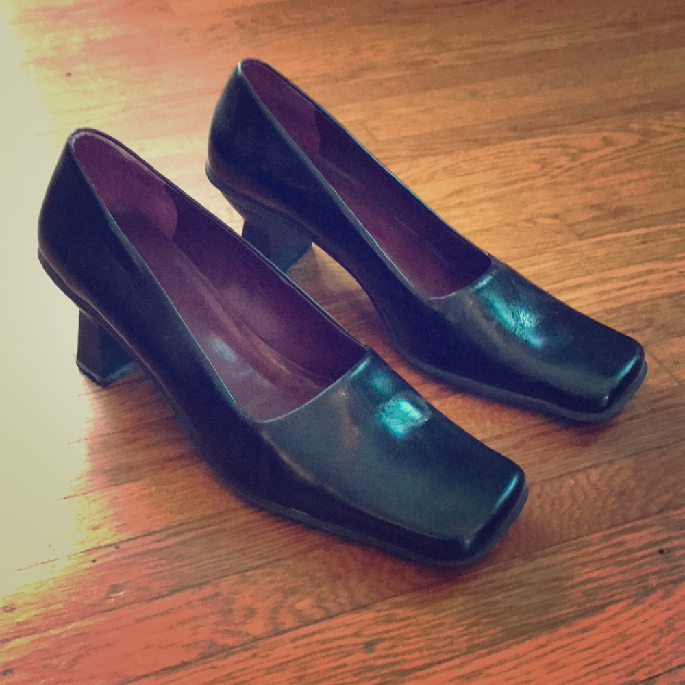 Franco Sarto black pumps